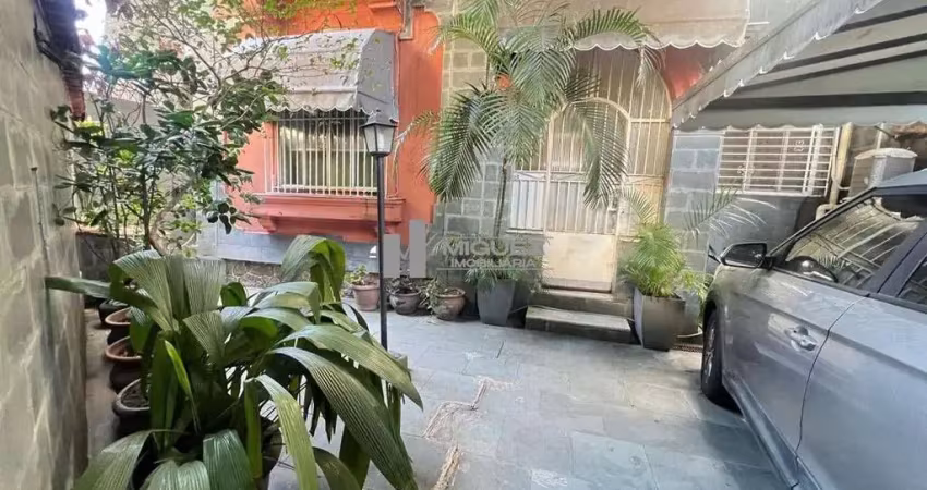Casa duplex à venda- rua bom pastor-tijuca, à 500m do metrô uruguai - 4 quartos, 2 cozinhas, àrea externa, piscina e garagem.