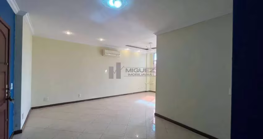 Apartamento a venda com varandão, com 3 quartos, suíte e 2 vagas na praça verdun