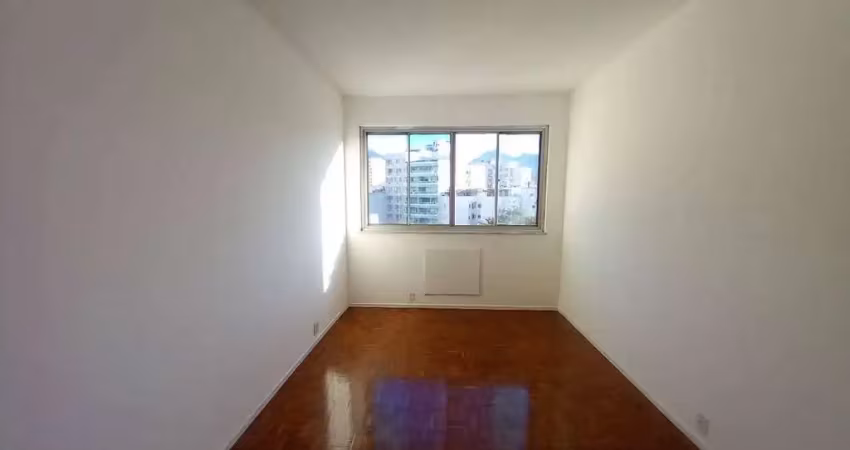 Apartamento à venda no largo da segunda feira, com 2 quartos, suíte, garagem e vista espectacular de todos os cômodos, junto ao metrô e todo comércio.