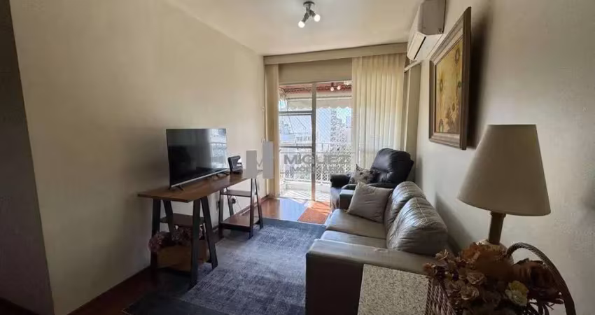 Na rua próxima ao metrô afonso pena (5 min), apartamento à venda, silencioso, claro, arejado, com sol matinal, sala em dois ambientes, 2 quartos e condomínio com infra total.