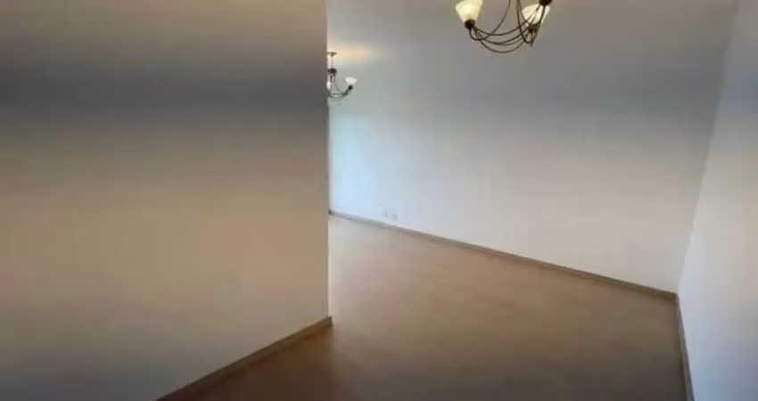 Apartamento à venda com varanda, 2 quartos, vaga de garagem e infra total na rua aristides lobo, rio comprido.