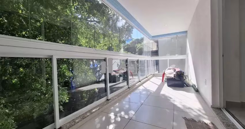 Não perca esta chance! belíssimo apartamento a venda na rua araújo pena, tijuca, com varanda, 3 quartos (1 suíte), infraestrutura completa e 1 vaga. um imóvel ideal para quem busca sofisticação e uma 