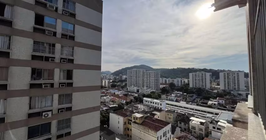 À venda apartamento na rua jorge rudge, no coração de vila isabel, 2 quartos, lavabo, cozinha com dependência completa e vaga na escritura.