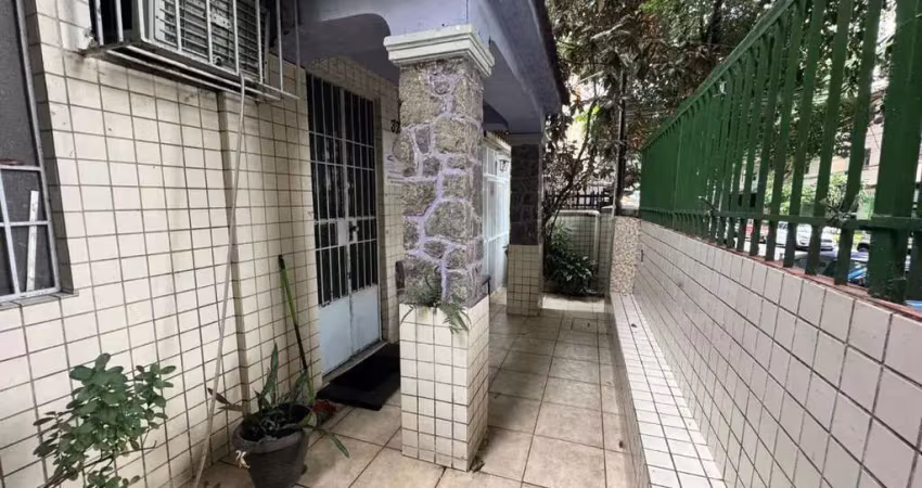 Encantadora casa duplex a venda na rua grajaú, no bairro grajaú, com 156m², 6 quartos e 1 vaga de garagem. a apenas 3 minutos da praça edmundo rego, é perfeita para quem busca espaço e tranquilidade e
