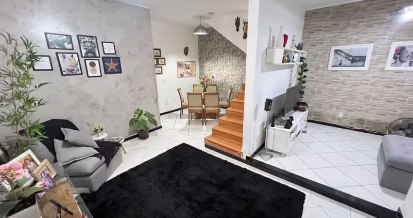 Viva com espaço e estilo! esta casa duplex à venda na vila isabel, na rua jerônimo de lemos, oferece sala em 2 ambientes, 3 quartos e 1 vaga de garagem. perfeita para quem deseja um lar aconchegante e