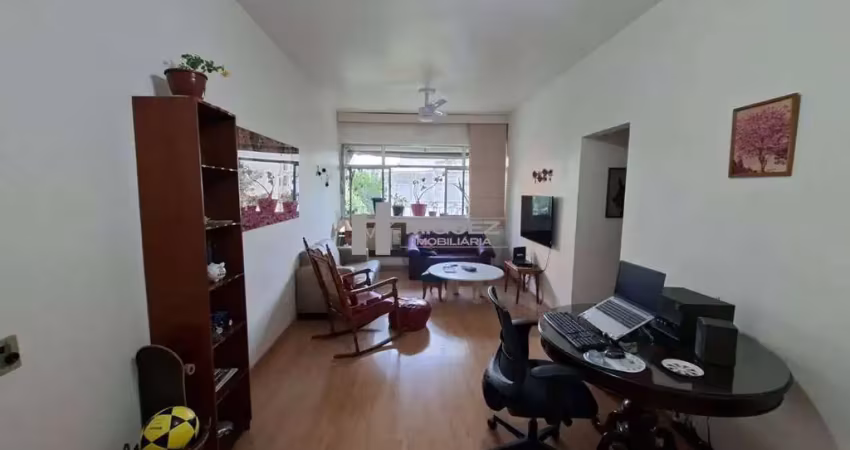 Não perca esta oportunidade única! apartamento à venda com 3 quartos, 1 vaga na escritura e segurança garantida por portaria 24 horas. localizado na rua soares da costa, tijuca, este imóvel está debru