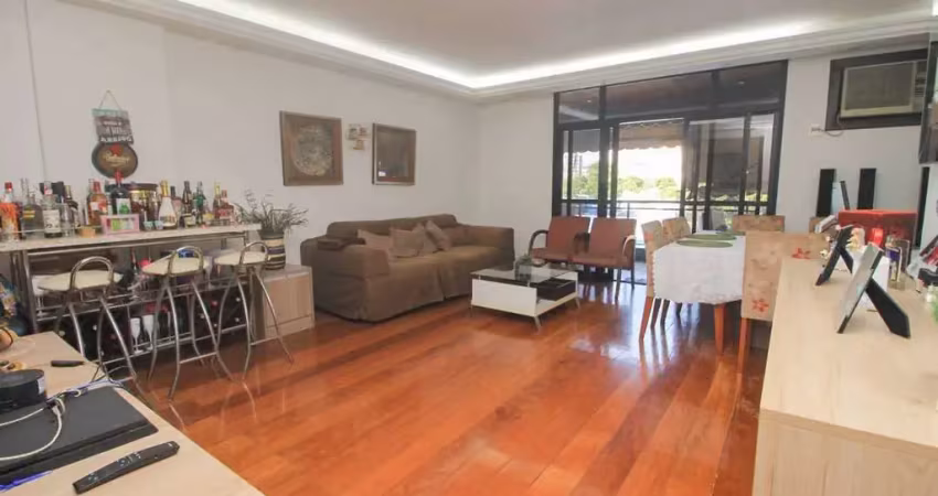 Oportunidade única na tijuca! apartamento à venda com 3 quartos (1 suíte), varandão, sala ampla, dependência, 2 vagas de garagem e portaria 24 horas, próximo ao metrô são francisco xavier. contate-nos