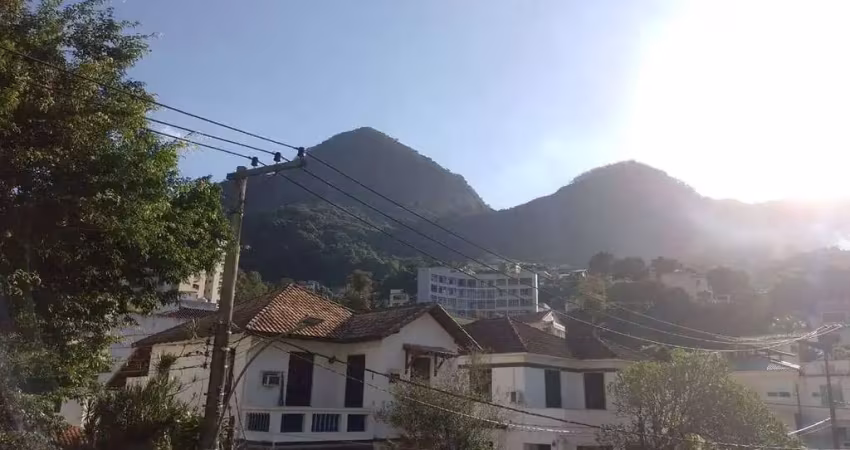 No alto da boa vista, um apartamento à venda com 2 quartos, banheiro social e 1 vaga de garagem na escritura, pertinho do largo da usina. perfeito para viver com conforto e conveniência. fale conosco 