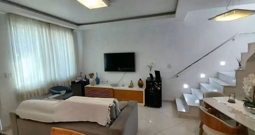 Na tijuca, uma casa à venda com 4 quartos (1 suíte) e 2 vagas de garagem na escritura, pertinho do shopping tijuca. espaço e praticidade para sua família. contate-nos hoje e venha conhecer!