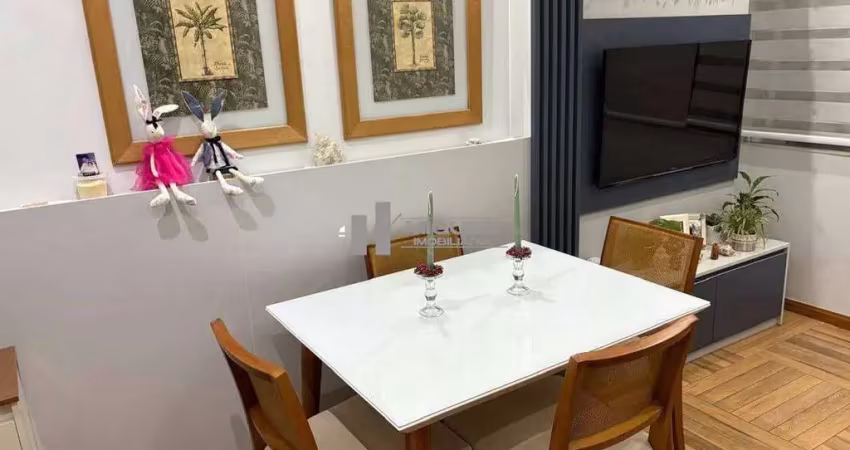 Na tijuca, apartamento à venda na rua uruguai, a 450 metros do metrô! sala, 2 quartos confortáveis, sol da manhã e vista verde. ideal para quem busca charme e praticidade. agende agora!