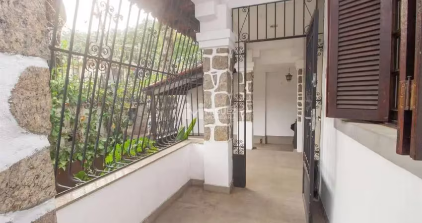 Casa à venda na rua mearim com 4 quartos, sendo 1 suíte. amplo terraço com churrasqueira, ideal para quem valoriza espaço e praticidade.