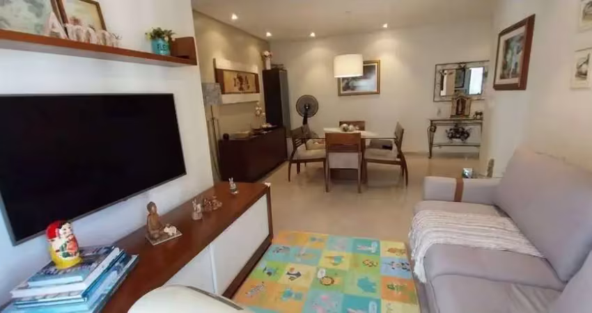 Tijuca: apartamento à venda com 2 quartos, 2 varandas, vaga na escritura e portaria 24 horas. rua tranquila e bem localizada. código 22322