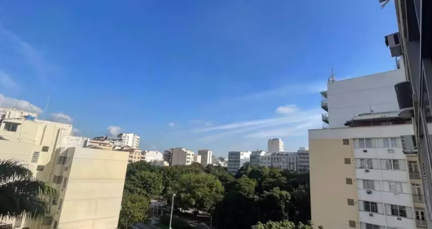 À venda na rua campos sales, tijuca: apartamento com sala em 2 ambientes, 4 quartos, incluindo suíte, e vaga na escritura. viva com espaço e praticidade! entre em contato hoje.
