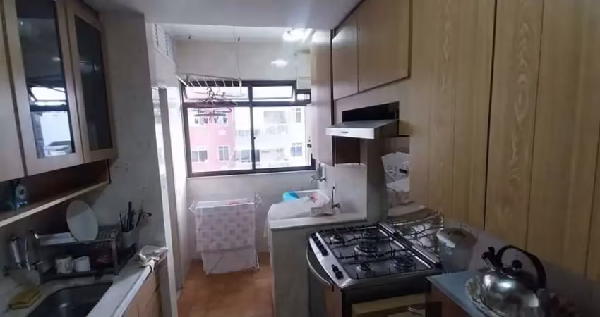 Apartamento à venda na rua garibaldi, tijuca, pertinho da praça xavier! 3 quartos, 2 vagas na escritura. localização privilegiada para viver com conforto e praticidade. ligue agora e agende sua visita