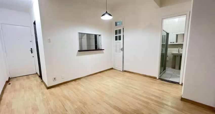 Apartamento a venda - sala, 2 quartos, banheiro social, ampla cozinha, dependências completas, 1 vaga de garagem - rua do bispo rio comprido.