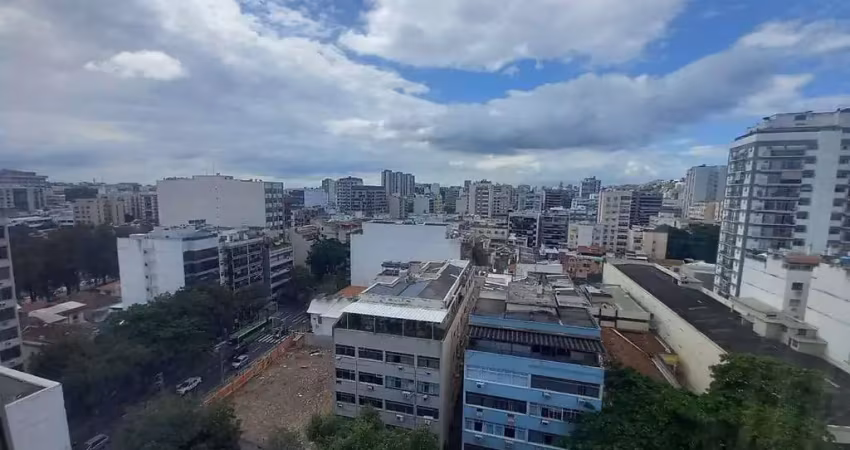 Apartamento à venda com 130m² - tijuca, avenida melo matos, 4 quartos (sendo 1 suíte), 2 vagas na escritura, piscina e churrasqueira, próximo ao metrô afonso pena.