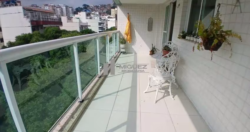 Apartamento à venda na rua araújo pena, tijuca. varandão, 3 quartos (1 suíte), 2 vagas na escritura e infraestrutura completa no condomínio. oportunidade para quem busca conforto e praticidade.