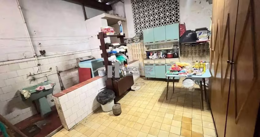 À venda no méier, casa de vila com 2 quartos, sala ampla e vaga. localizada na vila são jorge, a 500 metros da dias da cruz. excelente opção para quem busca praticidade e segurança.