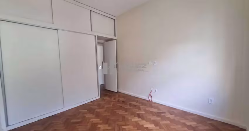Oportunidade! apartamento à venda a 700m do metrô afonso pena, na tijuca. 2 quartos, suíte e vaga na escritura. localização privilegiada para quem valoriza praticidade. agende sua visita!