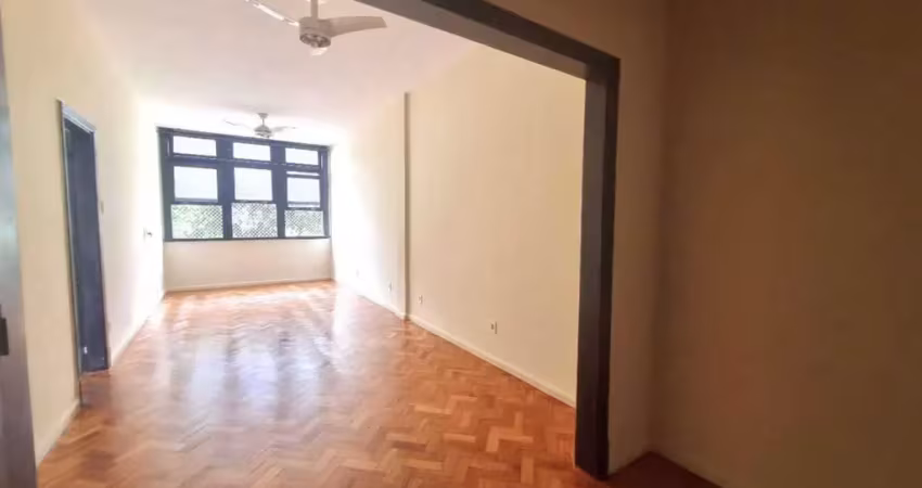 Oportunidade! apartamento à venda a 700m do metrô afonso pena, na tijuca. 2 quartos, suíte e vaga na escritura. localização privilegiada para quem valoriza praticidade. agende sua visita!