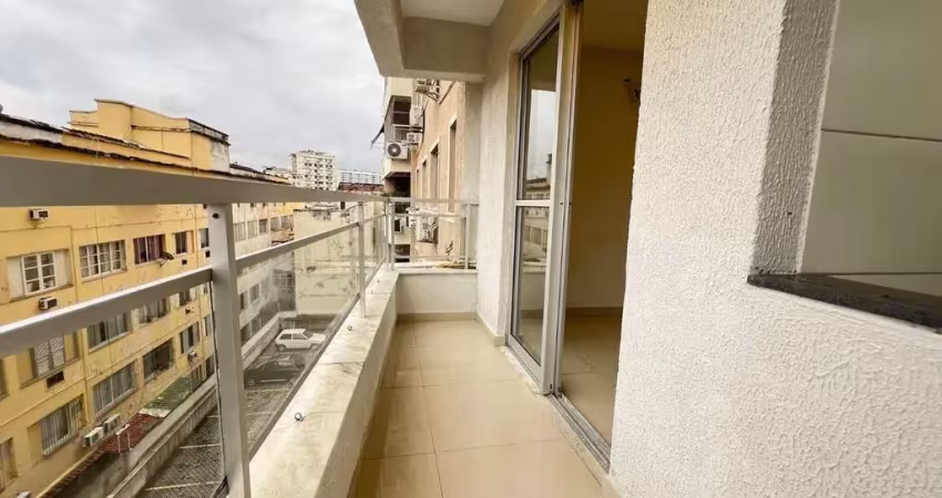 Apartamento à venda na rua barão de itapagipe com varanda, 2 quartos (1 suíte), banheiro social, cozinha, área de serviço e 1 vaga de garagem. prédio com infraestrutura completa.