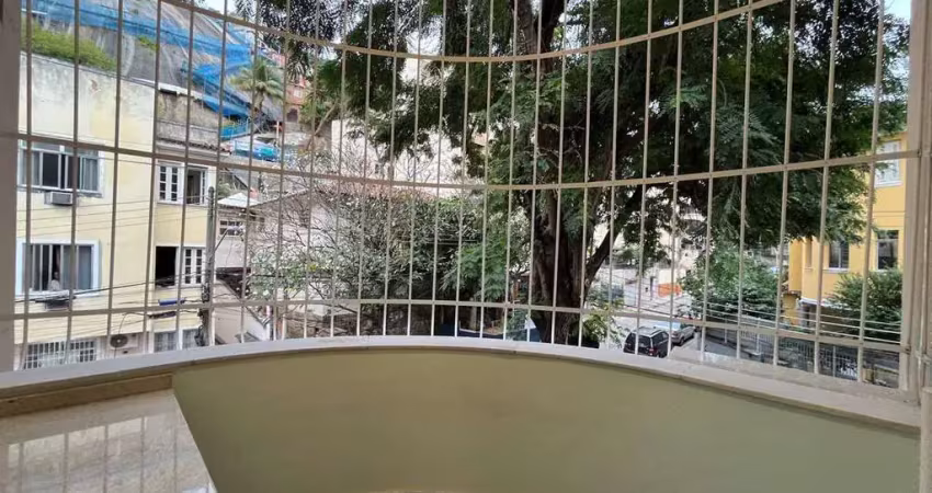 Na tijuca, excelente imóvel à venda com 2 quartos, suíte com closet, sala bem distribuída e 1 vaga alugada no condomínio. porteira fechada, ideal para quem busca praticidade.