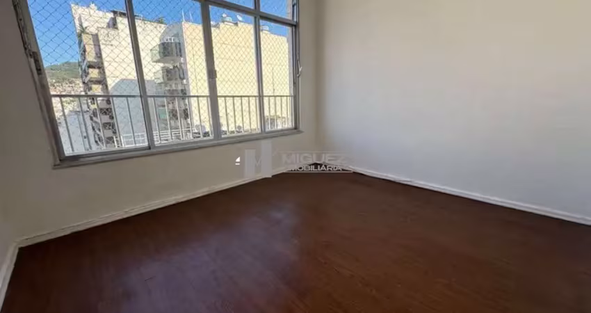 Viva com conforto e mobilidade! apartamento a venda na rua doutor satamini tijuca, 40m do metrô afonso pena. 2 quartos.