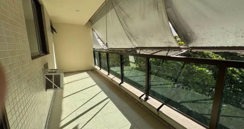 Apartamento à venda na tijuca com 2 quartos, 1 suíte, varanda, o prédio possui uma infraestrutura completa e 2 vaga na escritura, próximo ao metô da uruguai