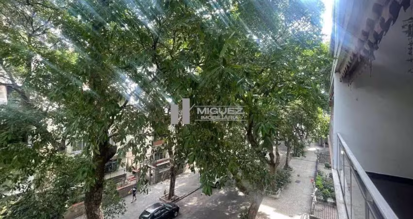 Oportunidade na tijuca! apartamento à venda na rua dona delfina, ao lado do metrô uruguai. varanda, 3 quartos (1 suíte), sala e 2 vagas. perfeito para morar ou investir. contate já!