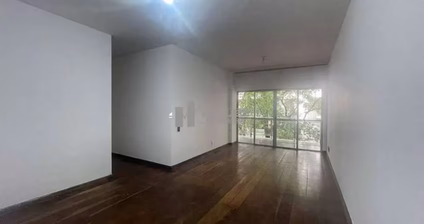 Apartamento à venda na rua dona delfina, tijuca, colado no metrô uruguai! varanda, sala, 3 quartos (1 suíte) e 2 vagas na escritura. vazio, ideal para investimento. fale comigo agora!