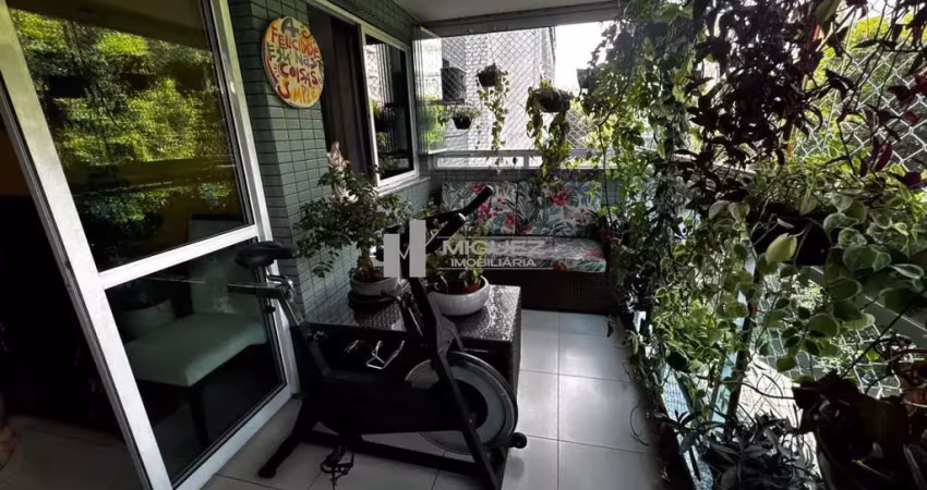 Vendo apartamento rua pereira de siqueira (tijuca) a 350m metros do metrô são francisco xavier. varanda, sala 2 quartos, 1 suite, 1 vaga de garagem.
