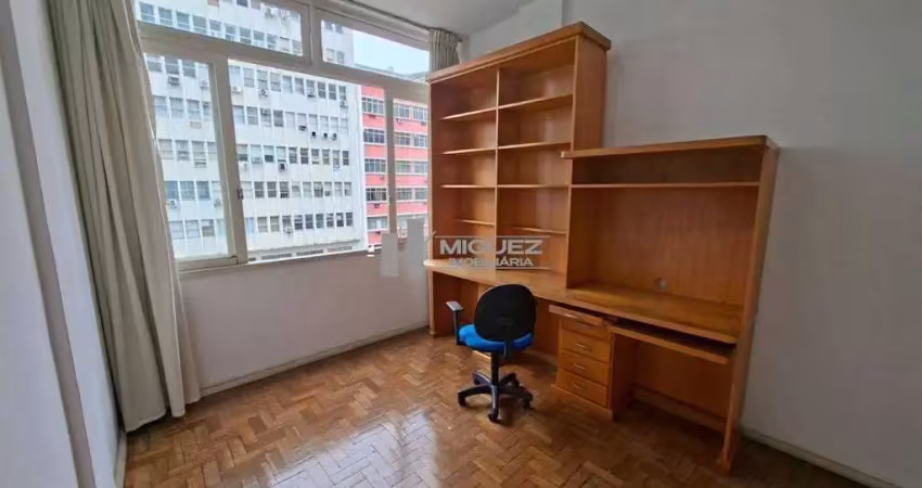 Código 21518 – apartamento à venda na rua general roca, tijuca. vista direta para a praça saens peña, 2 quartos, sala ampla e dependências. região com farto comércio e transporte.