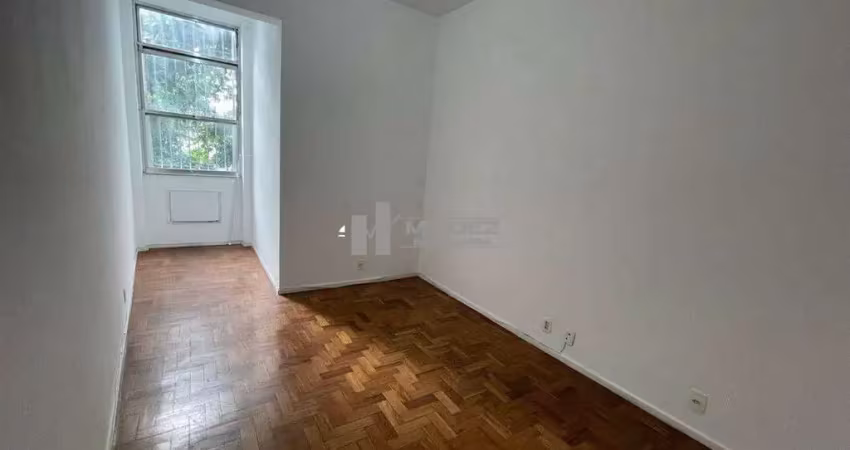 Apartamento à venda na tijuca, bem perto da praça afonso pena. sala, 1 quarto e acesso fácil ao metrô, ideal para quem busca praticidade e localização nobre.