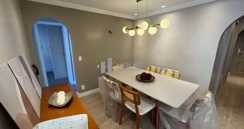 Apartamento à venda na tijuca, próximo à praça saens peña. são 2 quartos (1 suíte), varanda, sala, cozinha planejada, dependência completa e 1 vaga. decoração moderna e funcional.