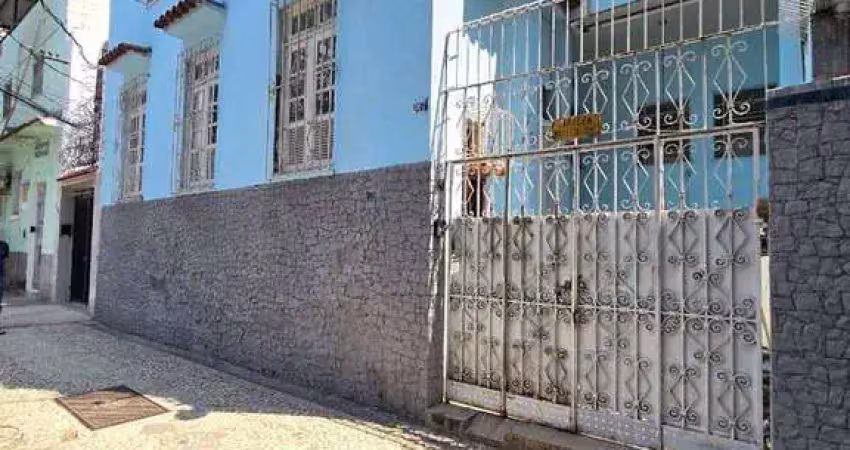 Oportunidade na tijuca! casa à venda com 3 quartos, garagem e terraço, a apenas uma quadra do metrô. viva com conforto e mobilidade. entre em contato agora!
