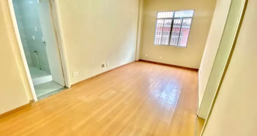 Oportunidade na tijuca: 2 quartos, em frente ao shopping, perto do metrô e com portaria 24h