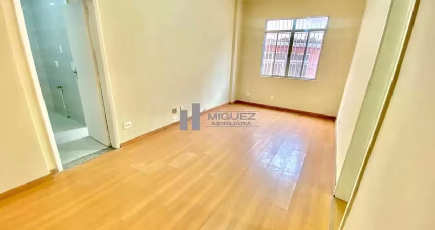 Oportunidade na tijuca: 2 quartos, em frente ao shopping, perto do metrô e com portaria 24h