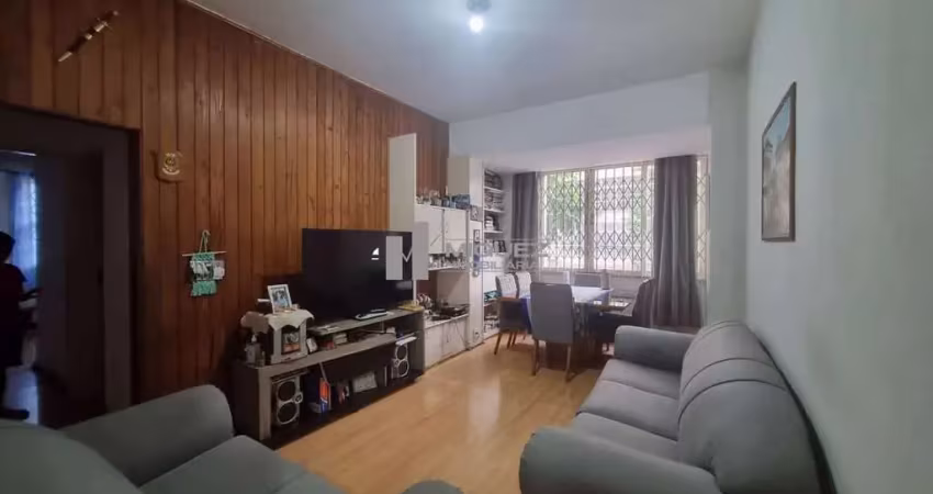 Apartamento à venda na tijuca, rua santo afonso entre o metrô saens pena e shopping tijuca. são 100m²  contendo sala, 3 quartos, dependências, vaga na escritura e portaria 24h.  oportunidade ímpar!