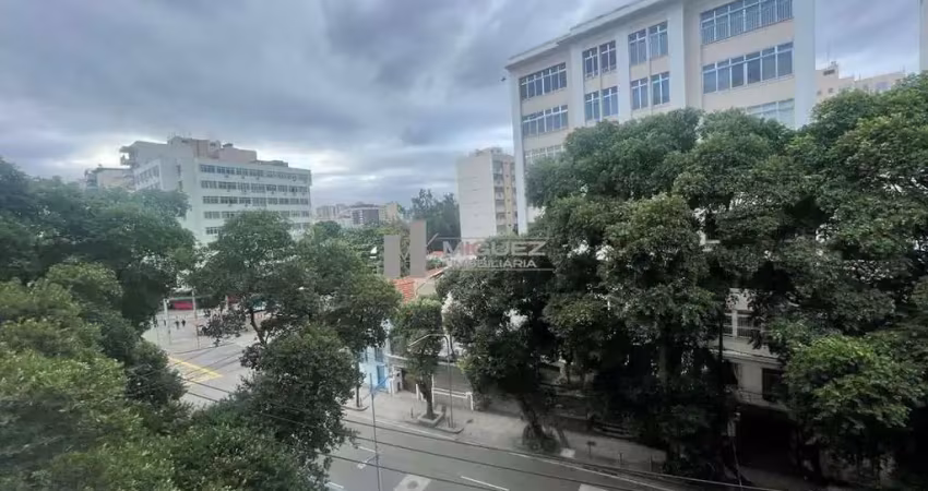 Apartamento para alugar na rua são francisco xavier- tijuca! apenas 150 metros do metrô, literalmente debruçado! largo da segunda feira! impecável 3 quartos com suíte e dependências! sol da manhã.