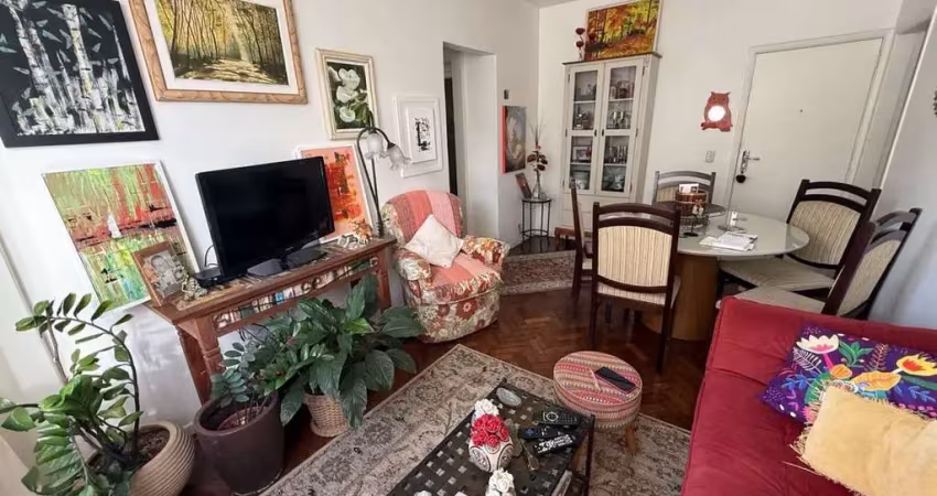 Apartamento à venda na rua garibaldi, tijuca, a 900 metros do metrô uruguai. imóvel com 3 quartos, 2 banheiros, dependência completa e vaga na escritura. excelente localização residencial.