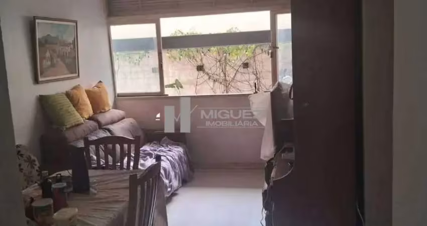 À venda: apartamento com 2 quartos na rua conde de bonfim, tijuca. a poucos minutos da praça saens peña e do metrô. localização privilegiada com fácil acesso a comércio e serviços.