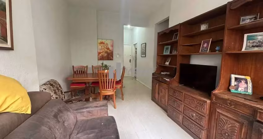 Apartamento à venda na rua conde de bonfim, tijuca. são 2 quartos em localização estratégica, próximo à praça saens peña e metrô. excelente opção para morar com praticidade.