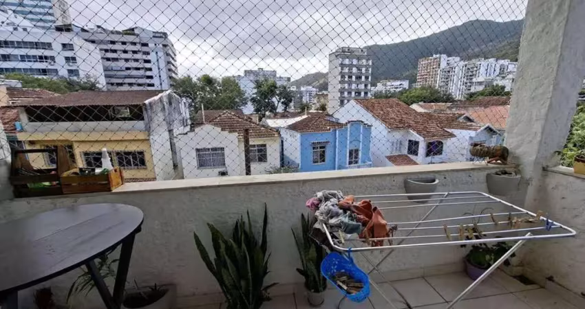 Na tijuca, cobertura à venda com 4 quartos, 1 suíte, varanda e área gourmet. localização privilegiada na rua canuto saraiva. um imóvel espaçoso, ideal para quem valoriza comodidade.
