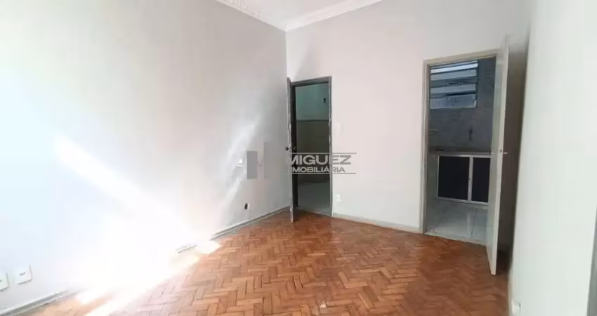 À venda, apartamento com 2 quartos e dependências na rua são francisco xavier. localização estratégica, próximo ao metrô e colégio militar. consulte condições e agende sua visita.