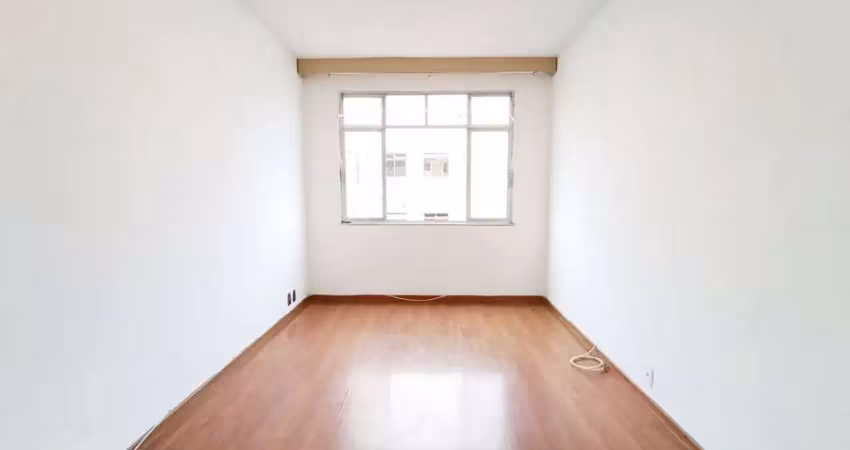 À venda: cobertura na rua cambaúba com 2 quartos, sala espaçosa e excelente localização. fácil acesso ao comércio local e ao iate clube jardim guanabara. agende sua visita.