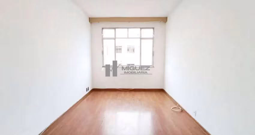 Cobertura à venda na rua cambaúba, com 2 quartos e sala ampla. localização estratégica, próxima ao comércio e ao iate clube jardim guanabara. entre em contato para mais informações.