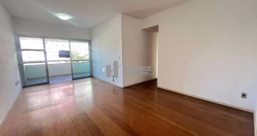 À venda, apartamento com varanda na charmosa rua doutor satamini. são 3 quartos, 1 suíte e 1 vaga de garagem na escritura. próximo à praça afonso pena, em região bem servida de comércio e transporte.