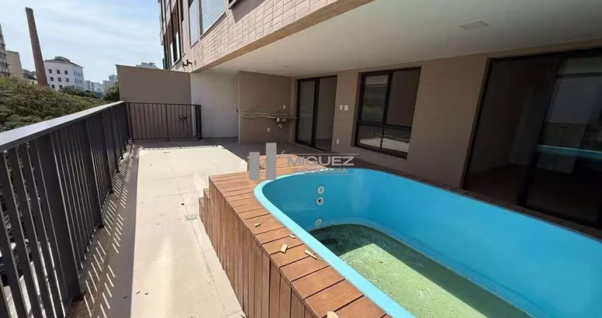 Na tijuca, um garden exclusivo está à venda no condomínio ornato. imóvel com 2 quartos, vaga, piscina e infraestrutura de lazer. localização estratégica: rua dona delfina, junto ao metrô uruguai. entr
