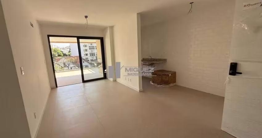 Na tijuca, um garden exclusivo está à venda no condomínio ornato. imóvel com 2 quartos, vaga, piscina e infraestrutura de lazer. localização estratégica: rua dona delfina, junto ao metrô uruguai. entr