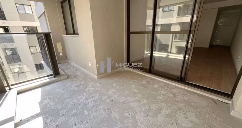 Apartamento a venda, rua mariz e barros, tijuca, varanda, 3 quartos sendo 1 suíte, banheiro social, lavabo, cozinha, área de serviço, 1 vaga de garagem, prédio com infraestrutura clube.